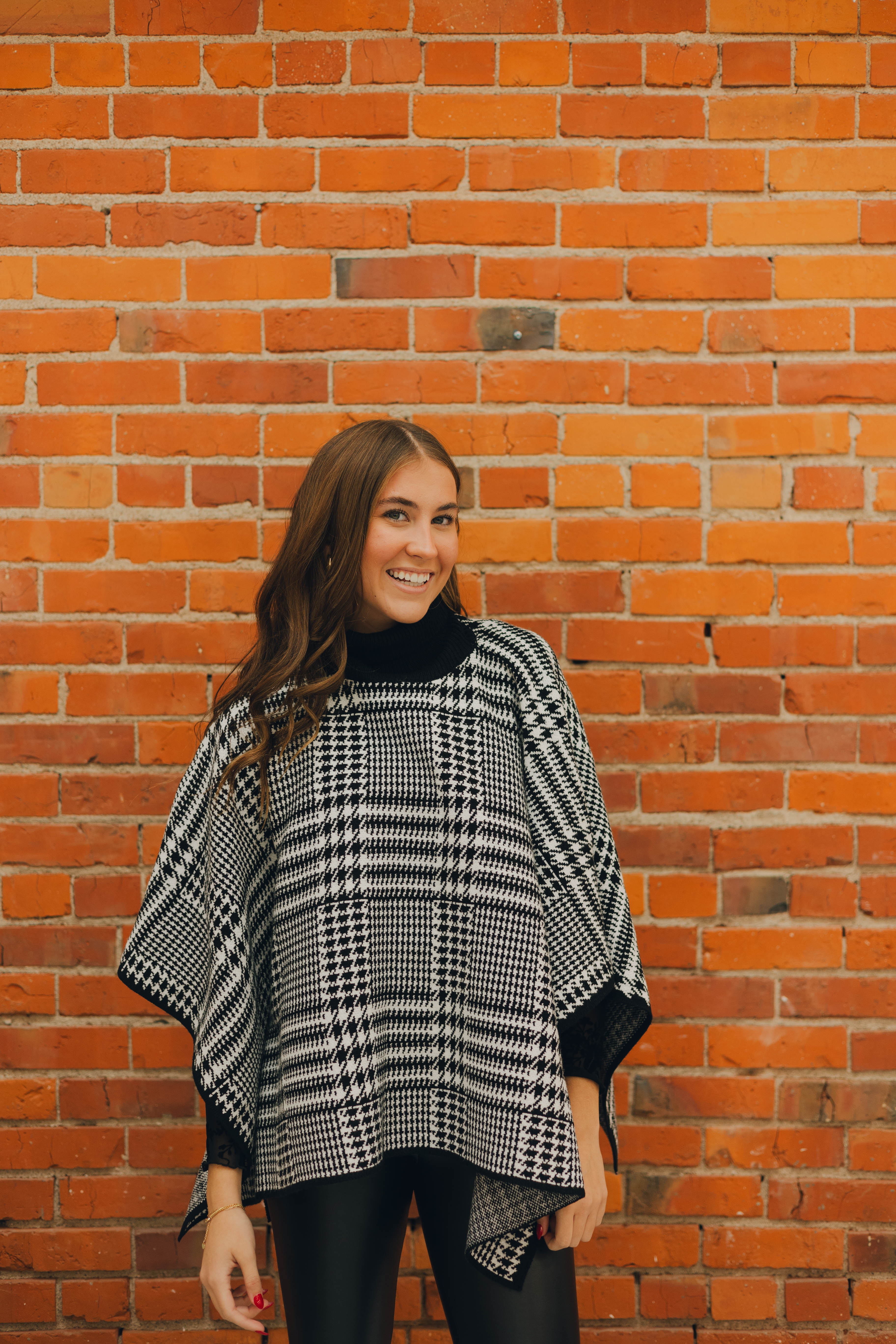 Molly Bracken Black/White Poncho